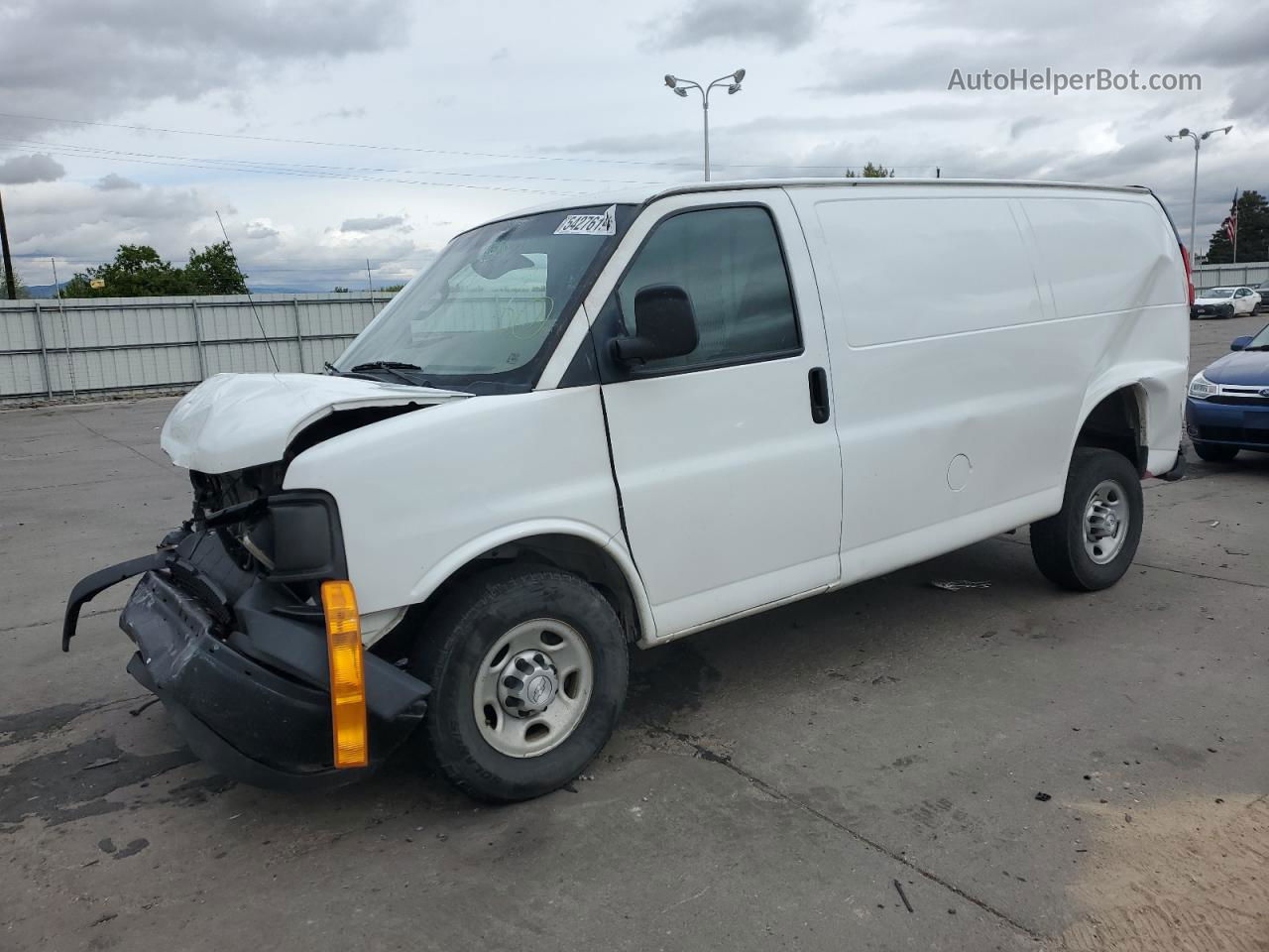 2017 Chevrolet Express G2500  White vin: 1GCWGAFF3H1194665