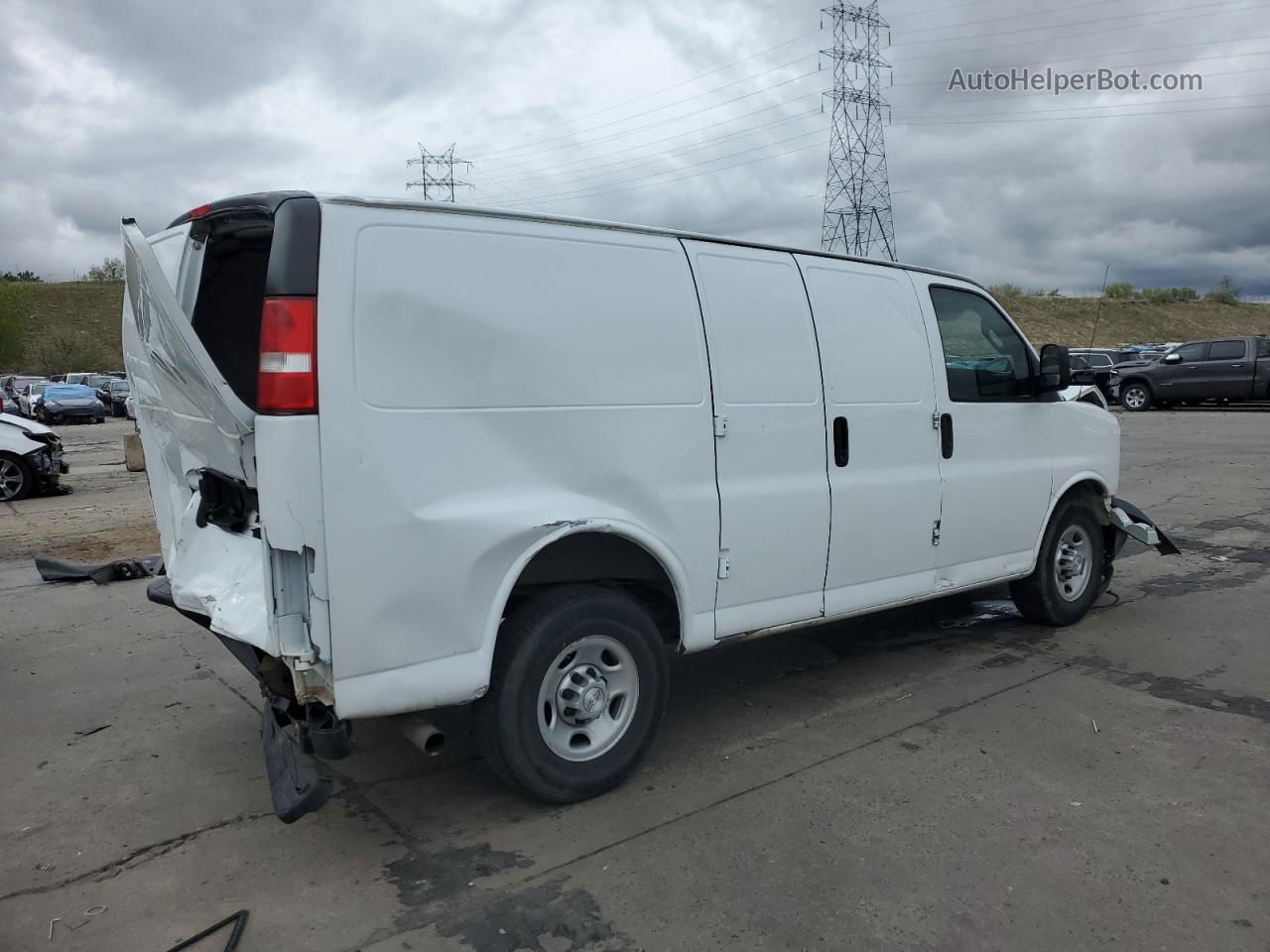 2017 Chevrolet Express G2500  White vin: 1GCWGAFF3H1194665