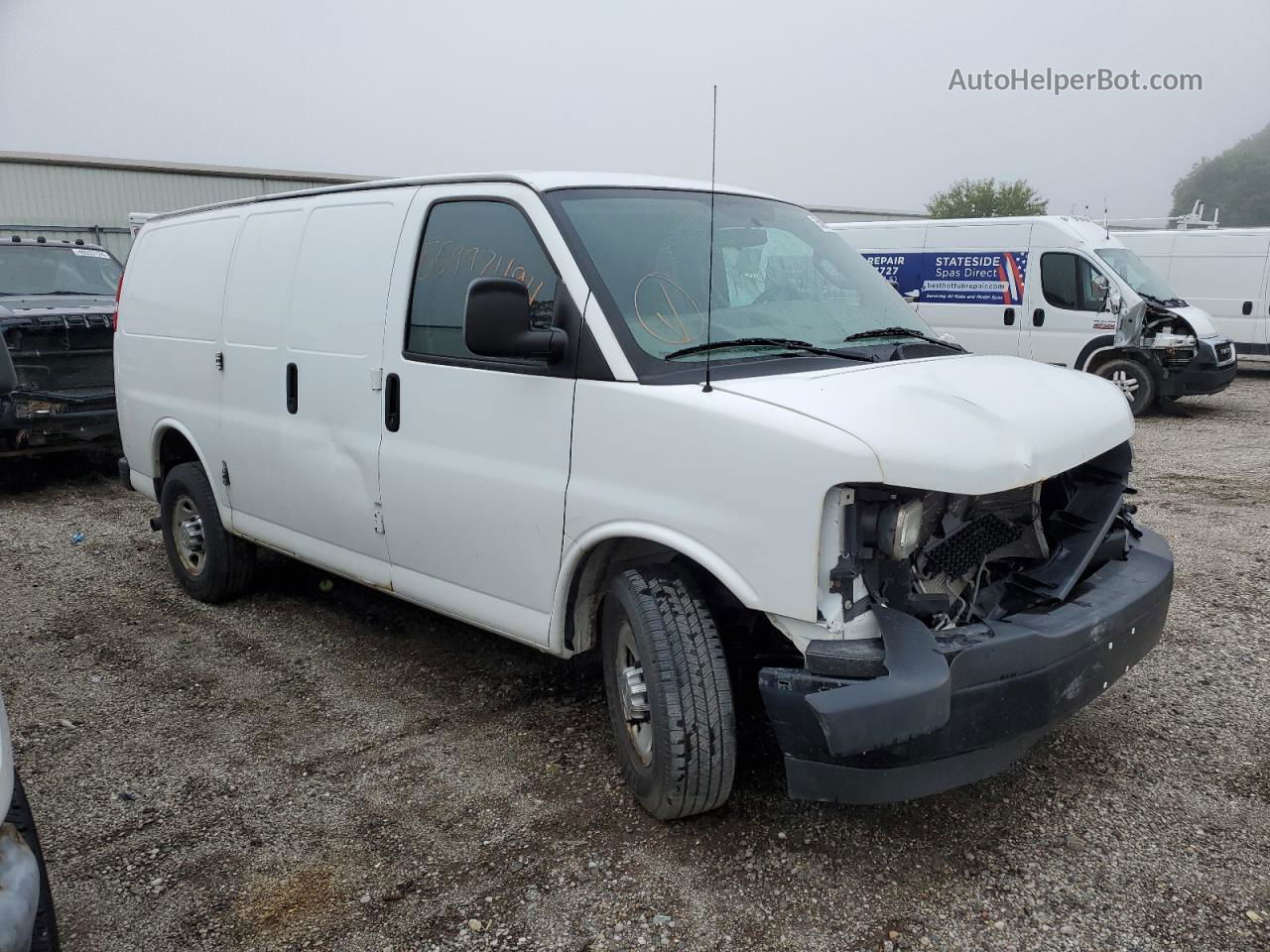 2017 Chevrolet Express G2500  White vin: 1GCWGAFF4H1109817