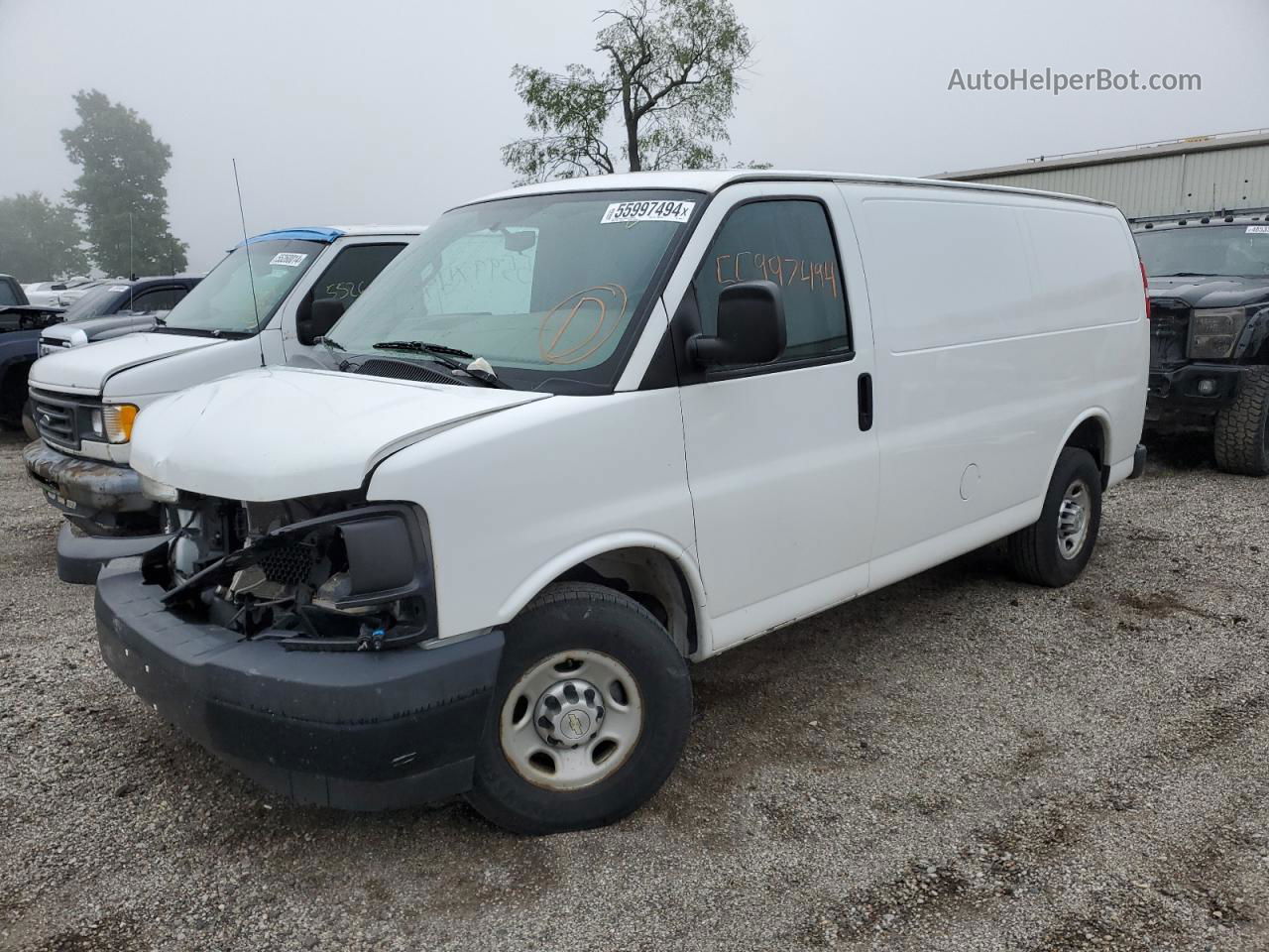 2017 Chevrolet Express G2500  White vin: 1GCWGAFF4H1109817