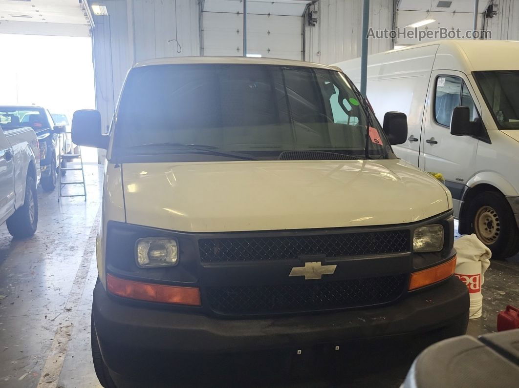 2017 Chevrolet Express G2500   White vin: 1GCWGAFF6H1127705