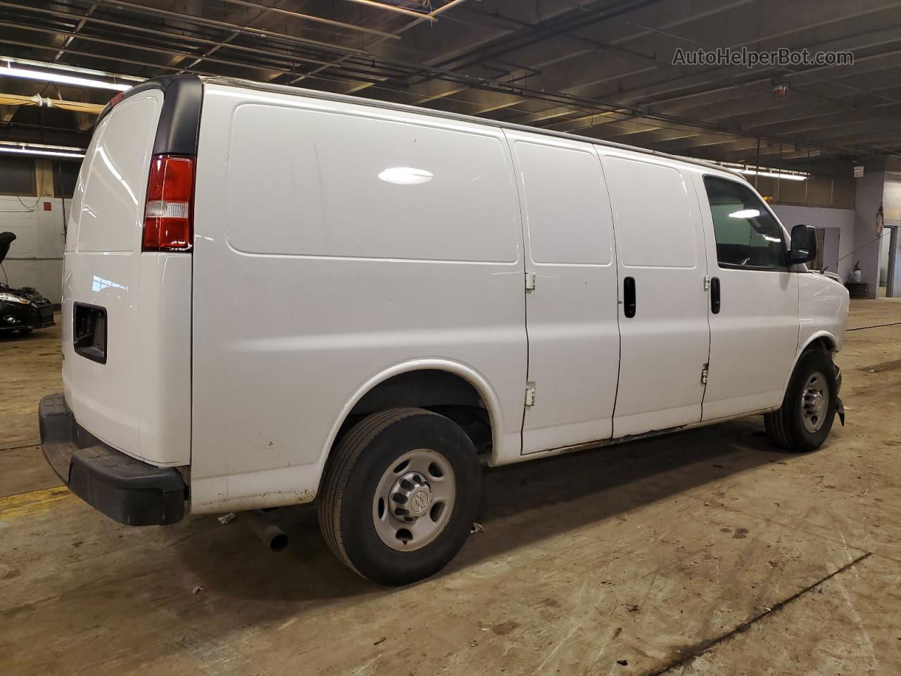 2017 Chevrolet Express G2500  Белый vin: 1GCWGAFF6H1158596