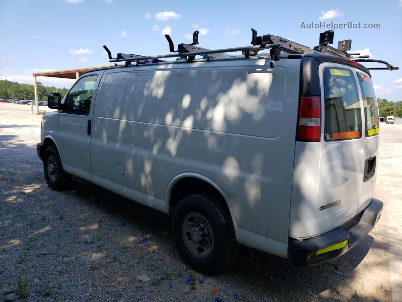 2017 Chevrolet Express G2500  White vin: 1GCWGAFF7H1104160