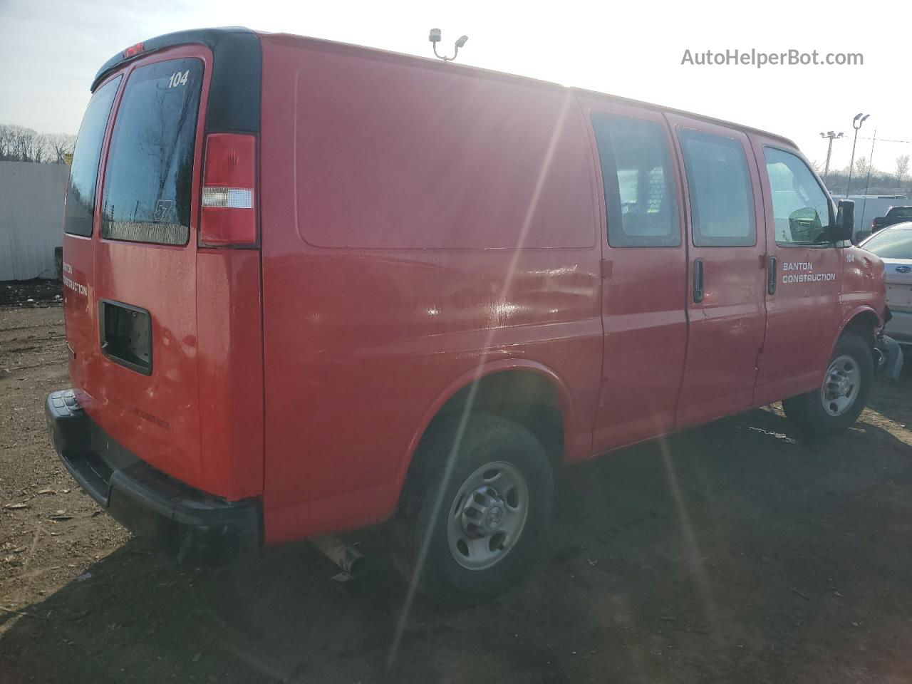 2017 Chevrolet Express G2500  Red vin: 1GCWGAFF7H1106037