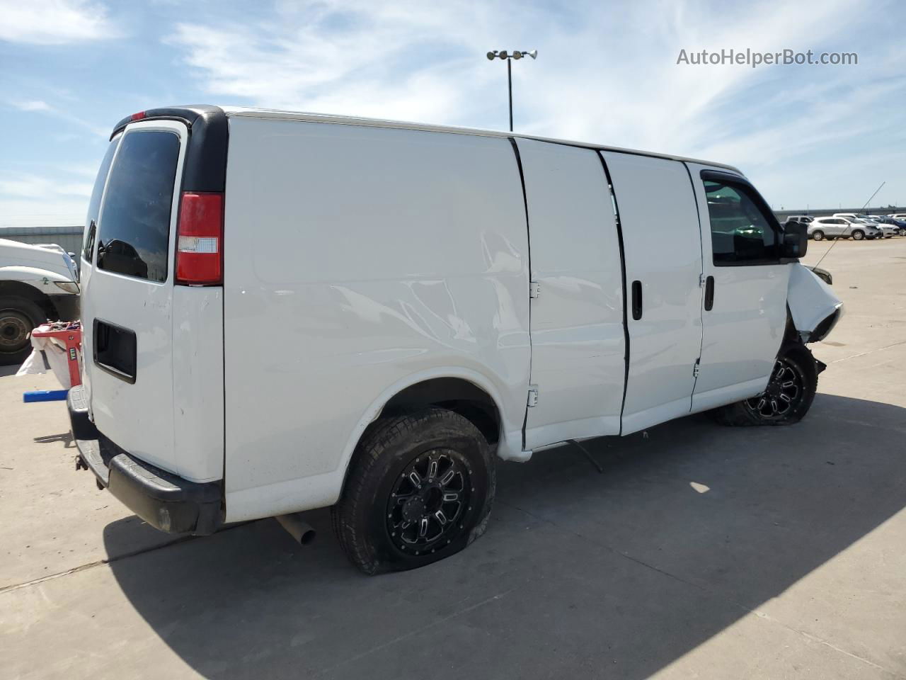 2017 Chevrolet Express G2500  White vin: 1GCWGAFF8H1112560