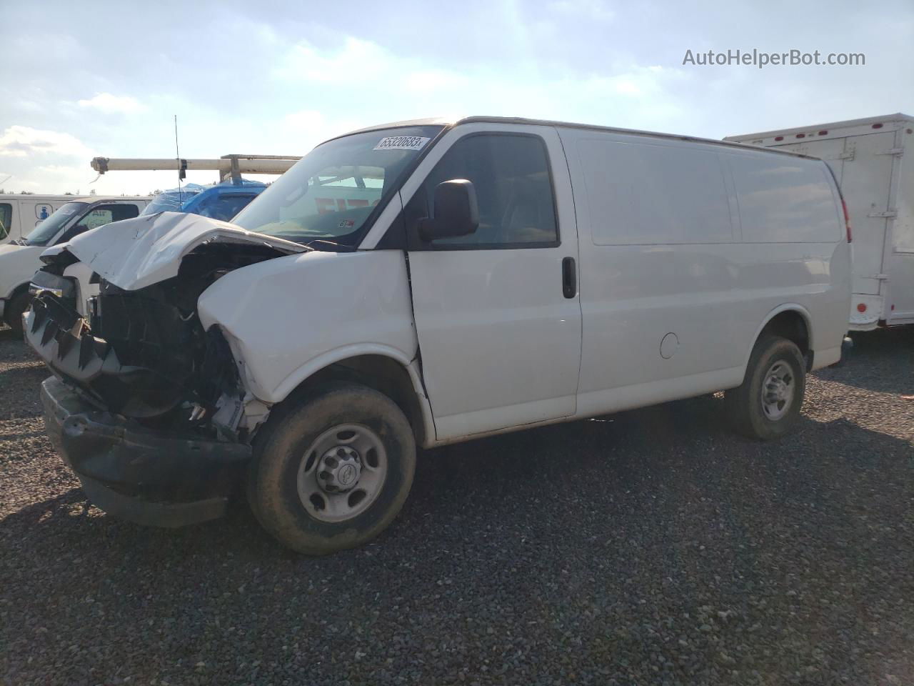 2017 Chevrolet Express G2500  White vin: 1GCWGAFF8H1120609