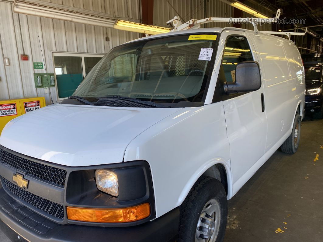 2017 Chevrolet Express Cargo Van   White vin: 1GCWGAFF8H1244380