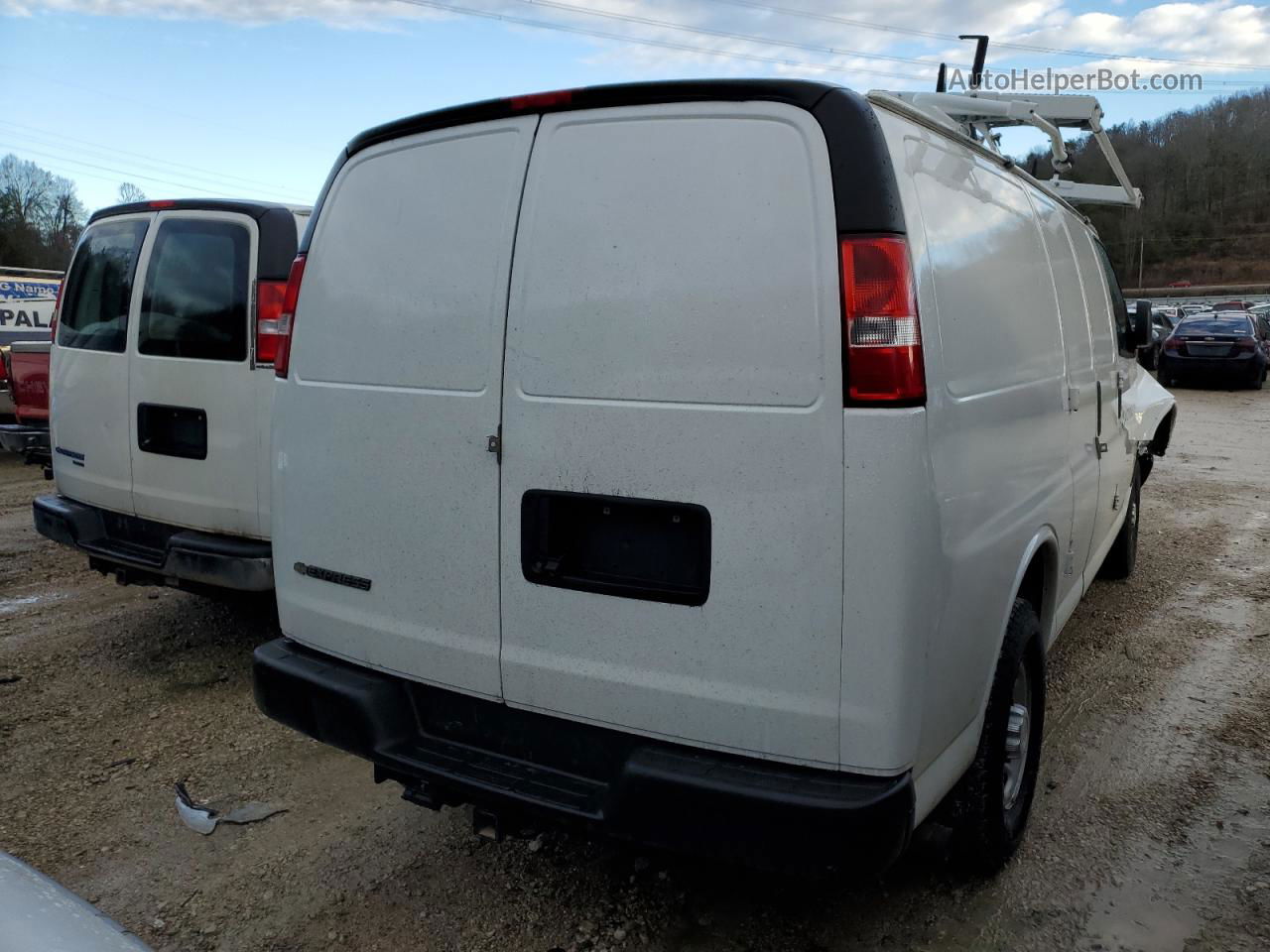 2017 Chevrolet Express G2500  White vin: 1GCWGAFF9H1154848