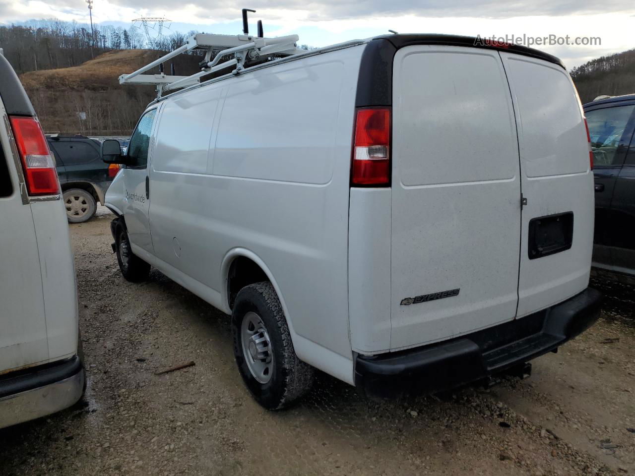 2017 Chevrolet Express G2500  White vin: 1GCWGAFF9H1154848