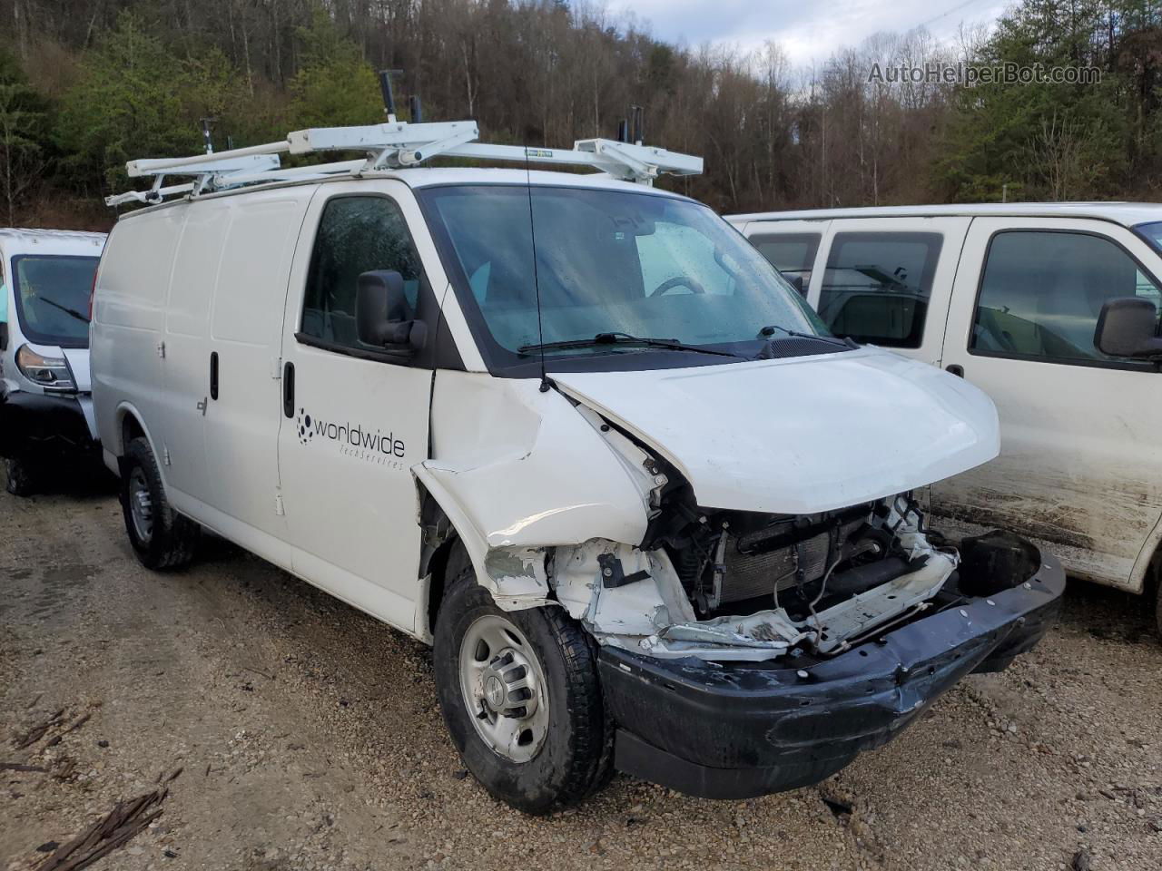 2017 Chevrolet Express G2500  White vin: 1GCWGAFF9H1154848