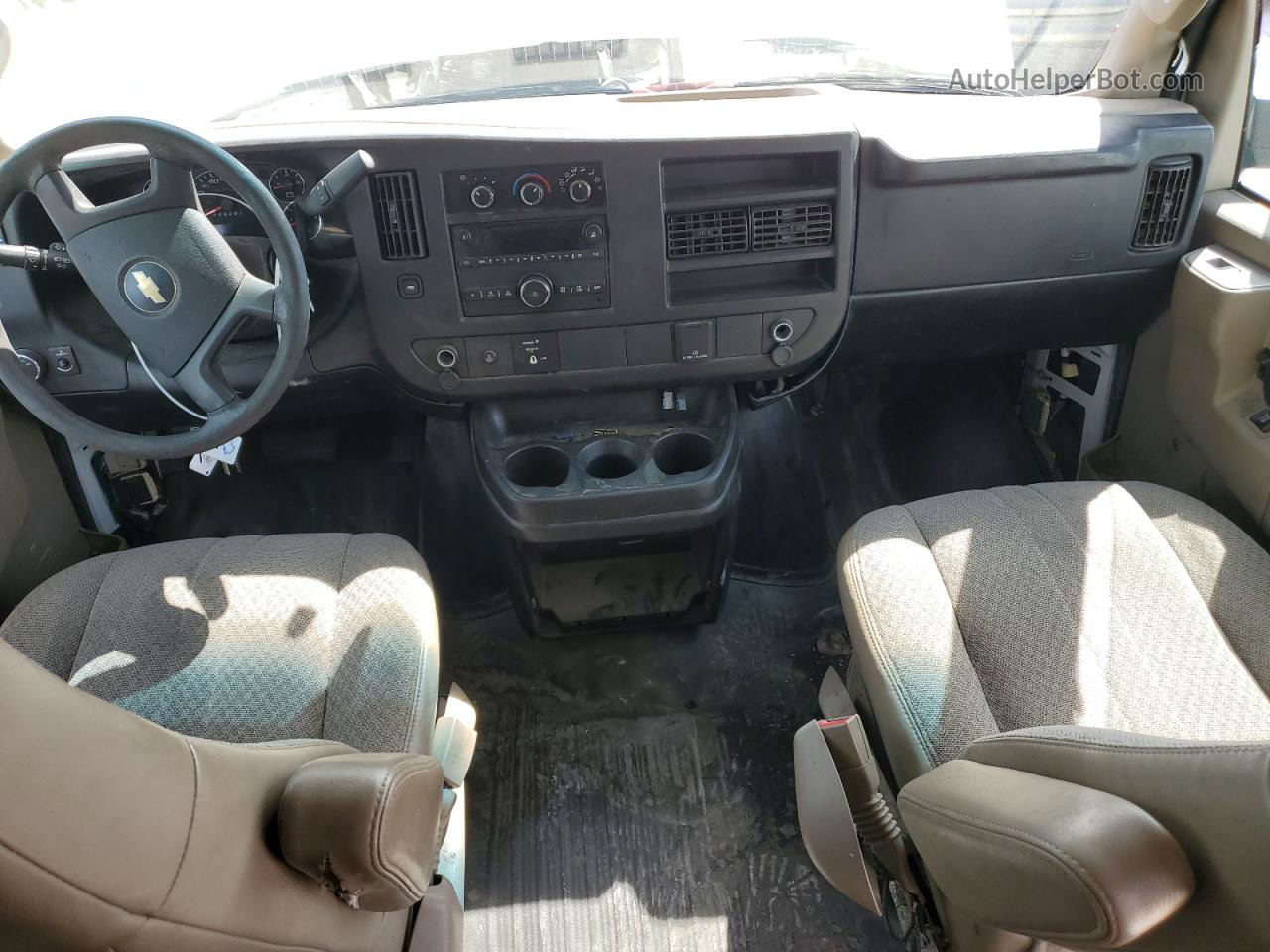 2017 Chevrolet Express G2500  Белый vin: 1GCWGAFF9H1225126