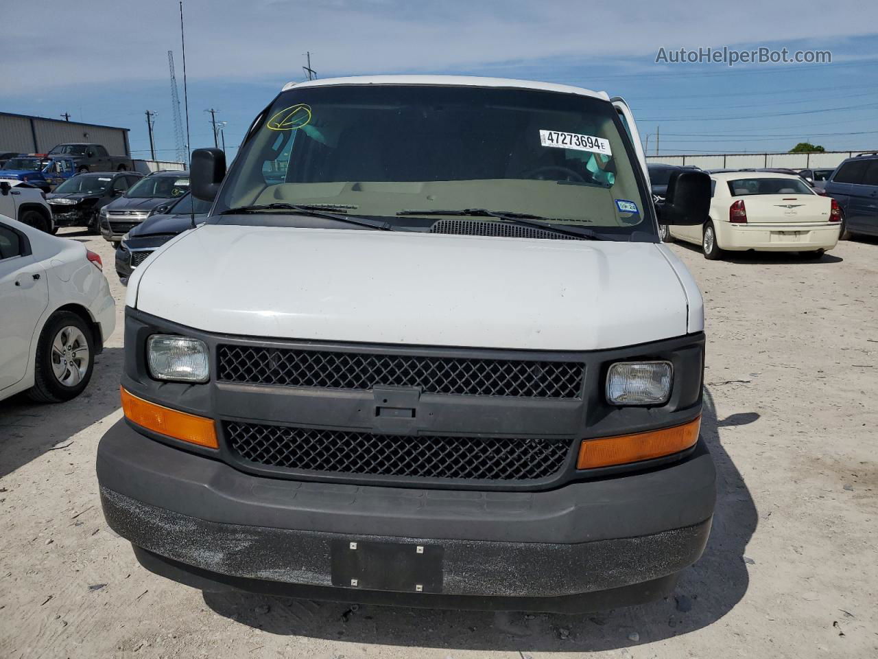 2017 Chevrolet Express G2500  White vin: 1GCWGAFF9H1225126