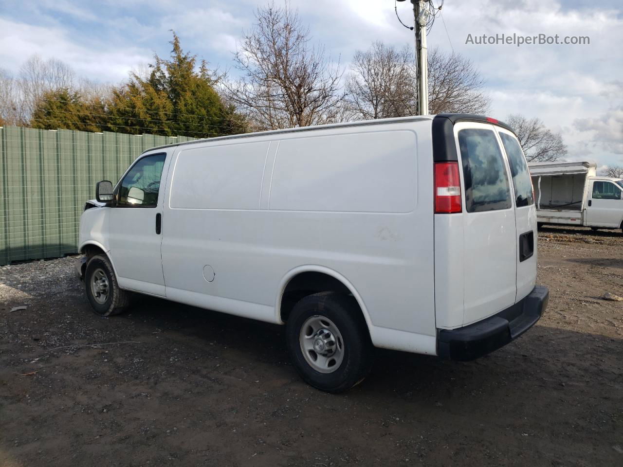 2017 Chevrolet Express G2500  White vin: 1GCWGAFFXH1248916