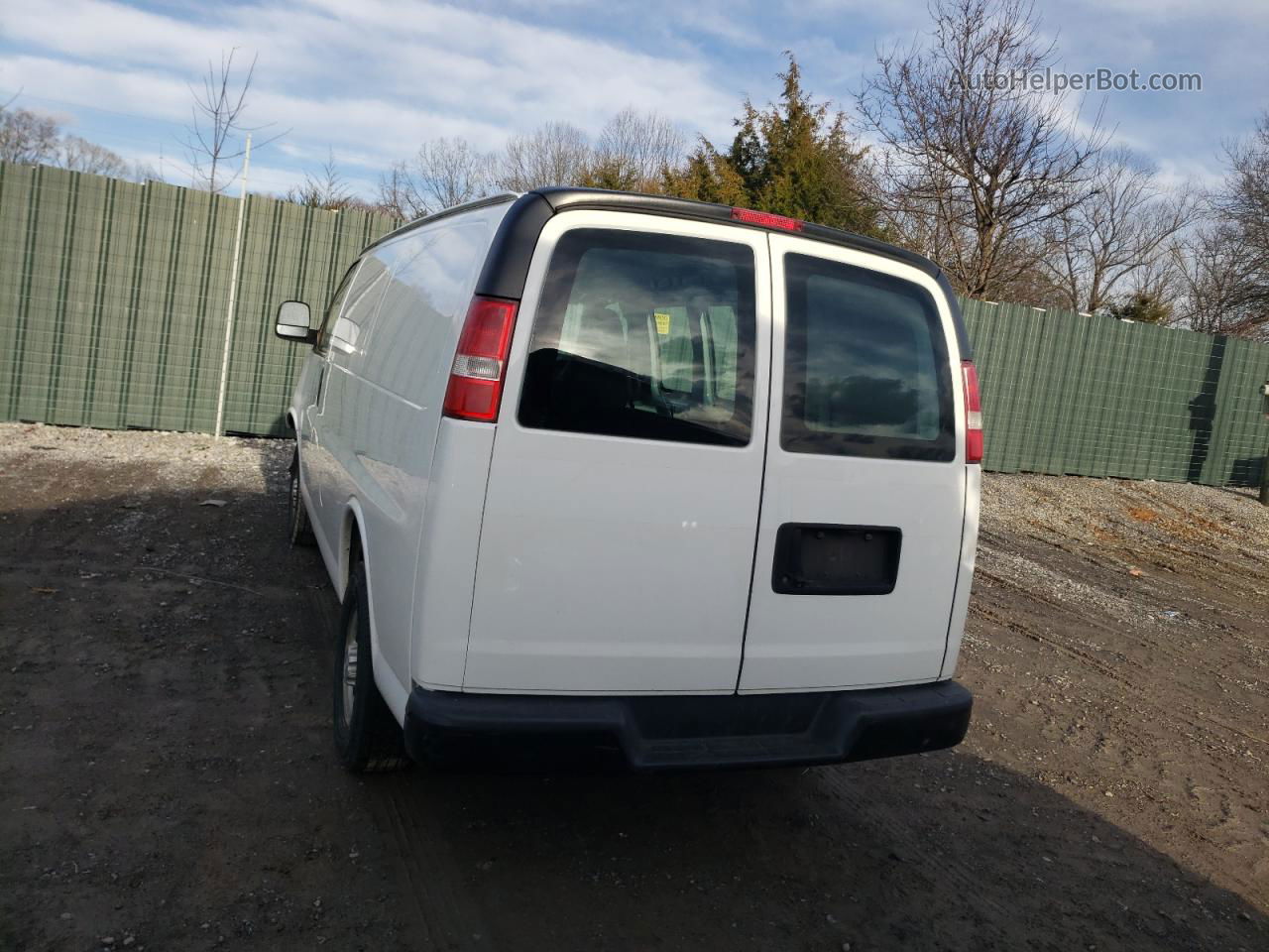 2017 Chevrolet Express G2500  White vin: 1GCWGAFFXH1248916