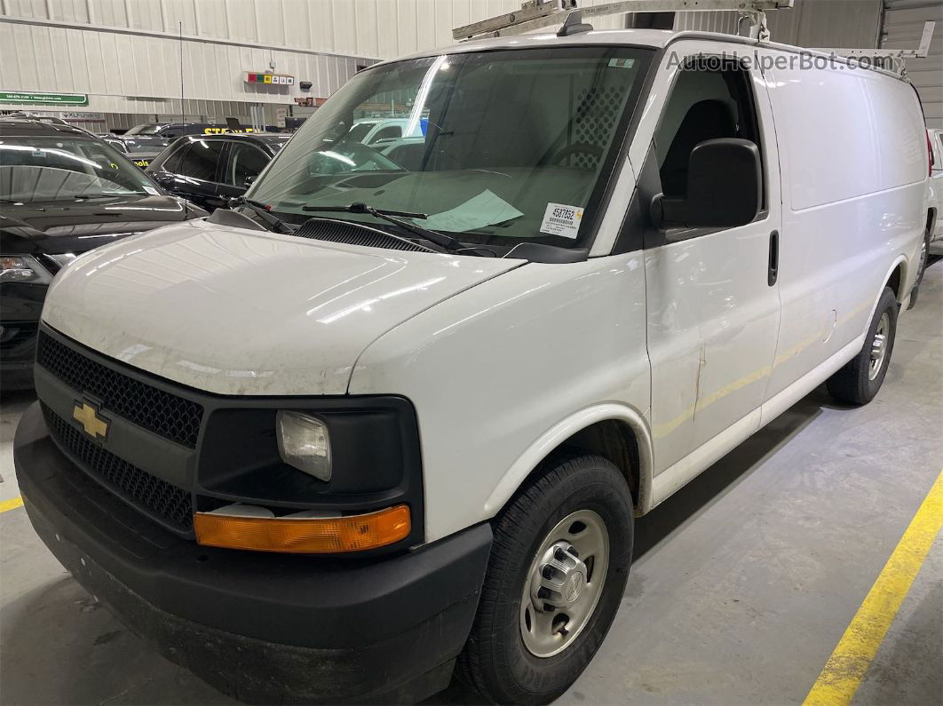 2017 Chevrolet Express G2500   White vin: 1GCWGAFFXH1344884