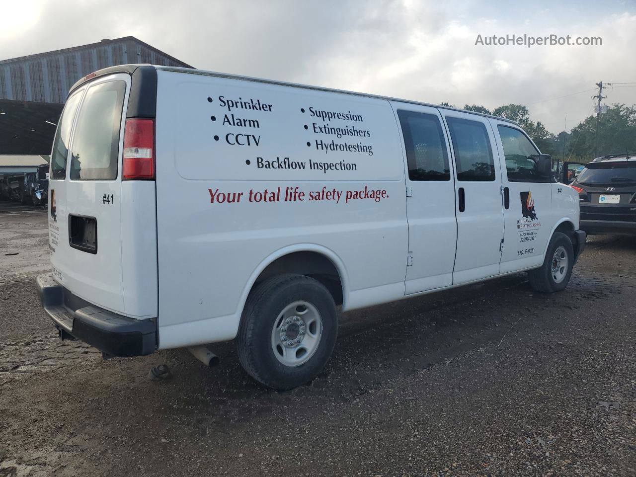 2017 Chevrolet Express G2500  White vin: 1GCWGBFF4H1134125