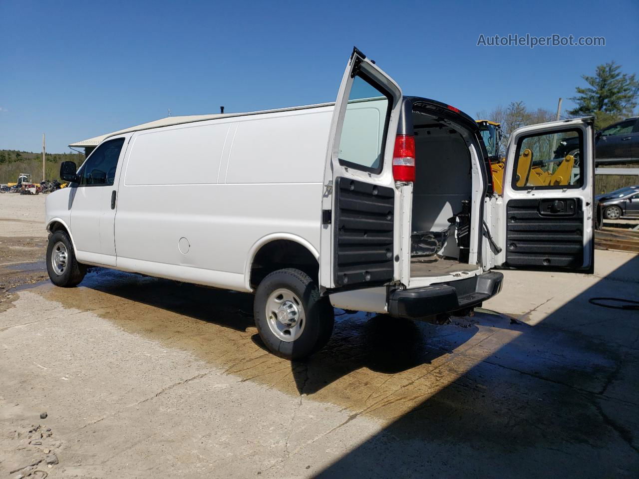 2017 Chevrolet Express G2500  White vin: 1GCWGBFF4H1134318