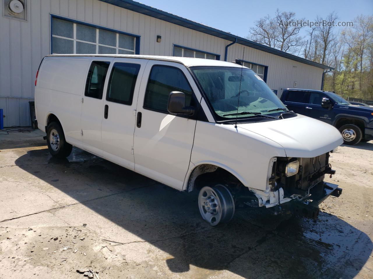 2017 Chevrolet Express G2500  White vin: 1GCWGBFF4H1134318