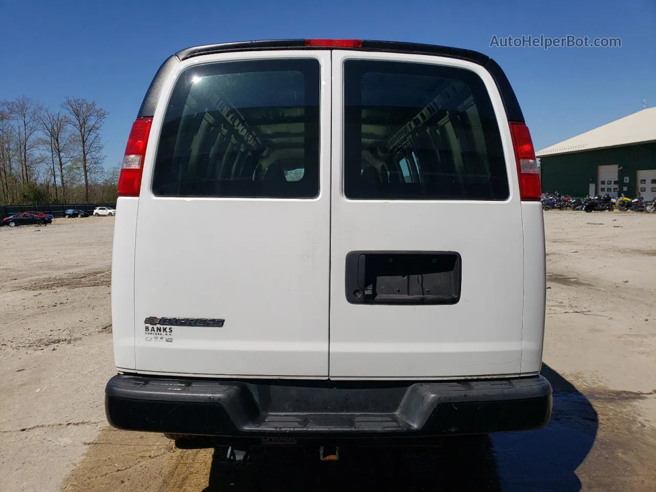 2017 Chevrolet Express G2500  White vin: 1GCWGBFF4H1134318