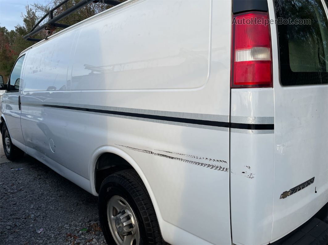 2017 Chevrolet Express G2500   White vin: 1GCWGBFF5H1114658