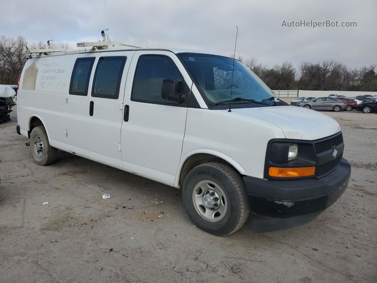 2017 Chevrolet Express G2500  Белый vin: 1GCWGBFF8H1110247