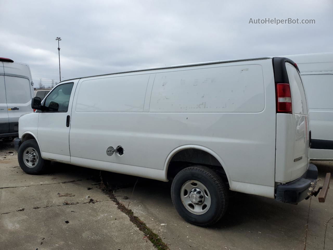 2017 Chevrolet Express G2500  White vin: 1GCWGBFG1H1107134