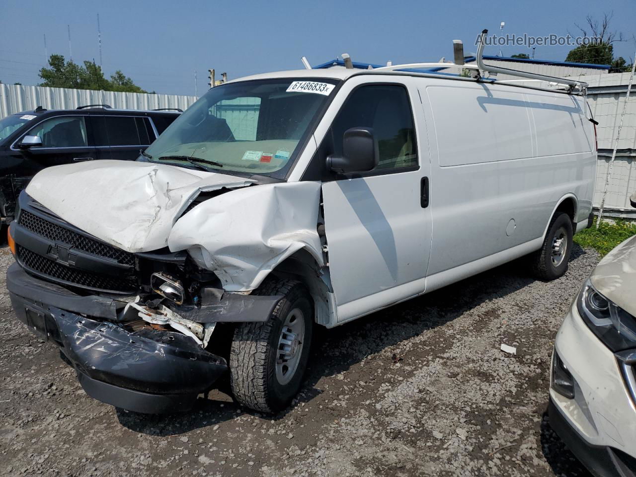 2017 Chevrolet Express G2500  White vin: 1GCWGBFG7H1173851