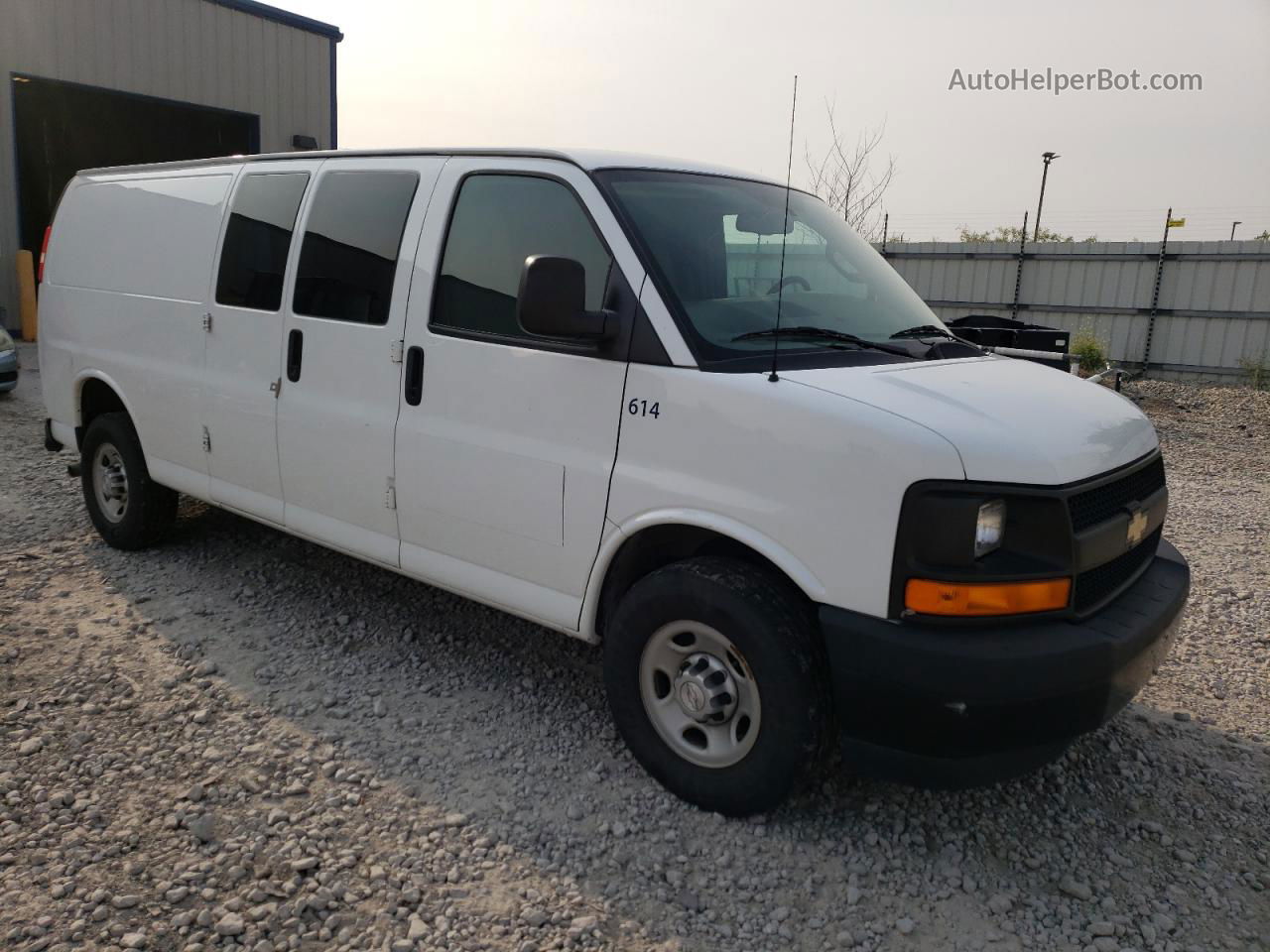 2017 Chevrolet Express G3500  White vin: 1GCZGHFG5H1109663