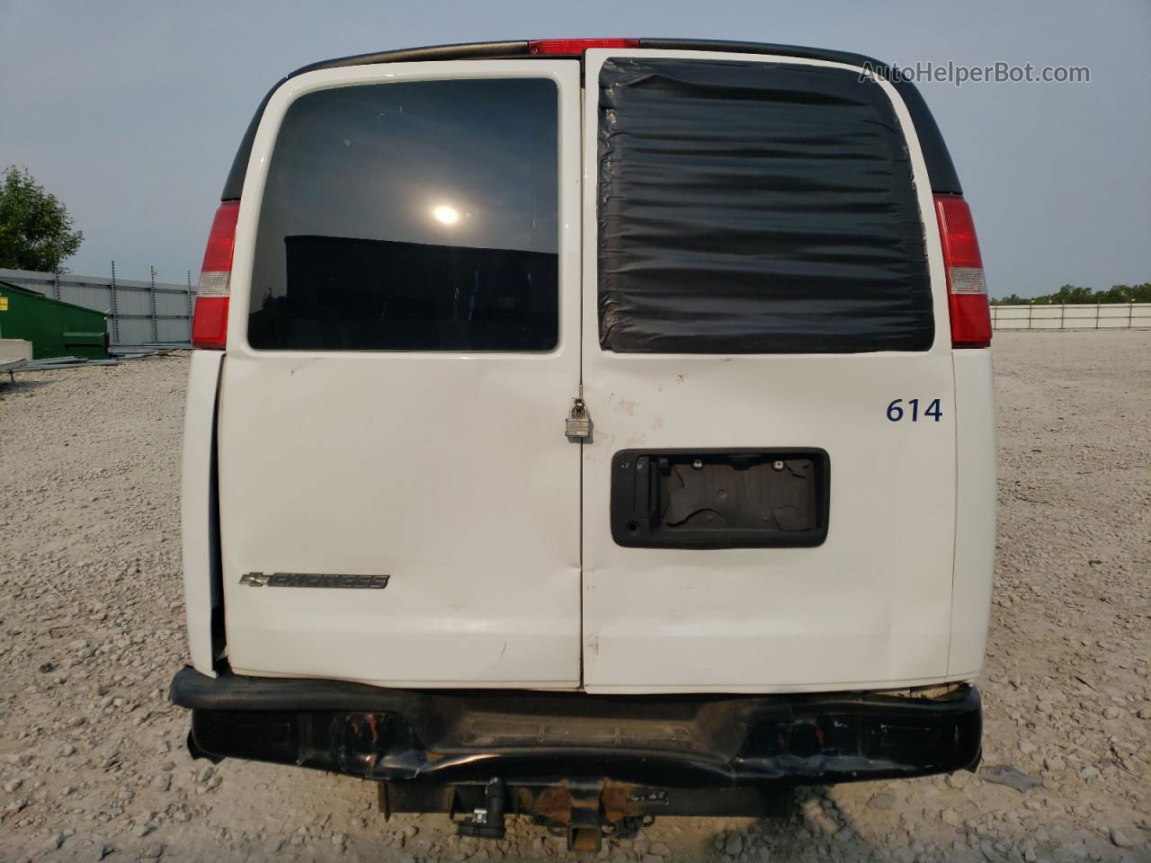 2017 Chevrolet Express G3500  White vin: 1GCZGHFG5H1109663