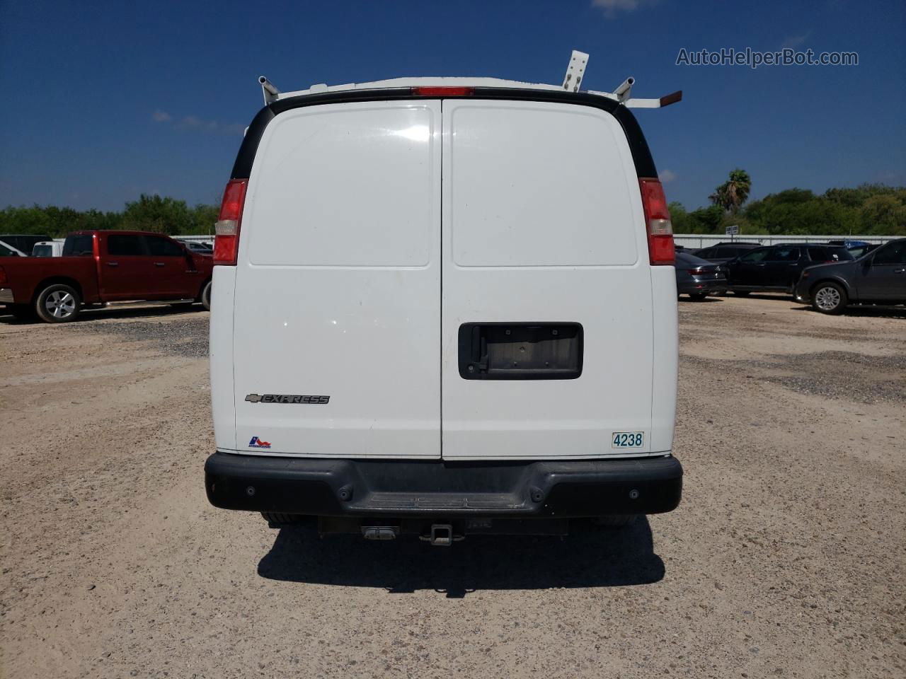 2017 Chevrolet Express G3500  White vin: 1GCZGHFG8H1264238