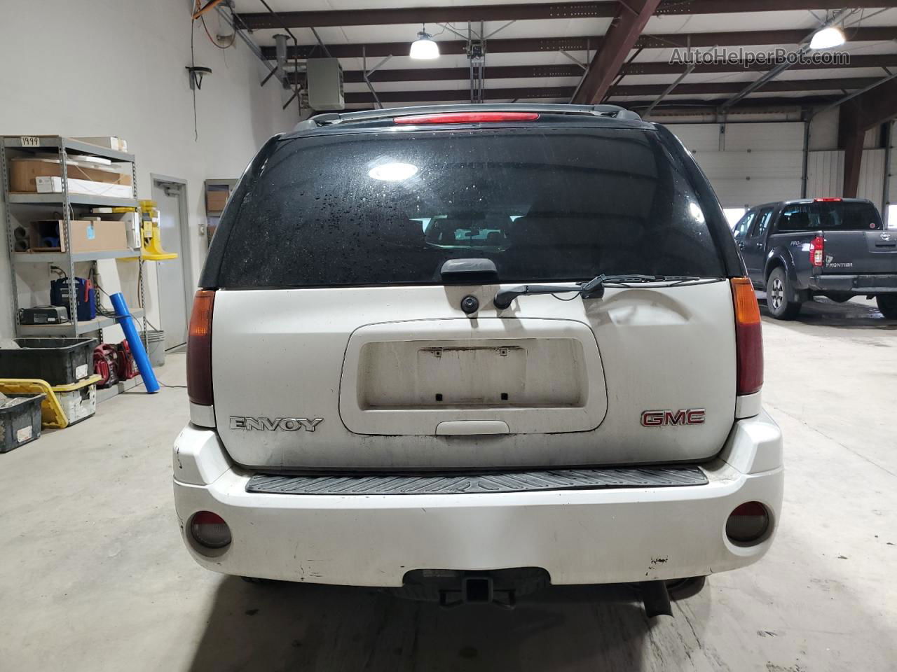 2004 Gmc Envoy  White vin: 1GKDT13SX42165239