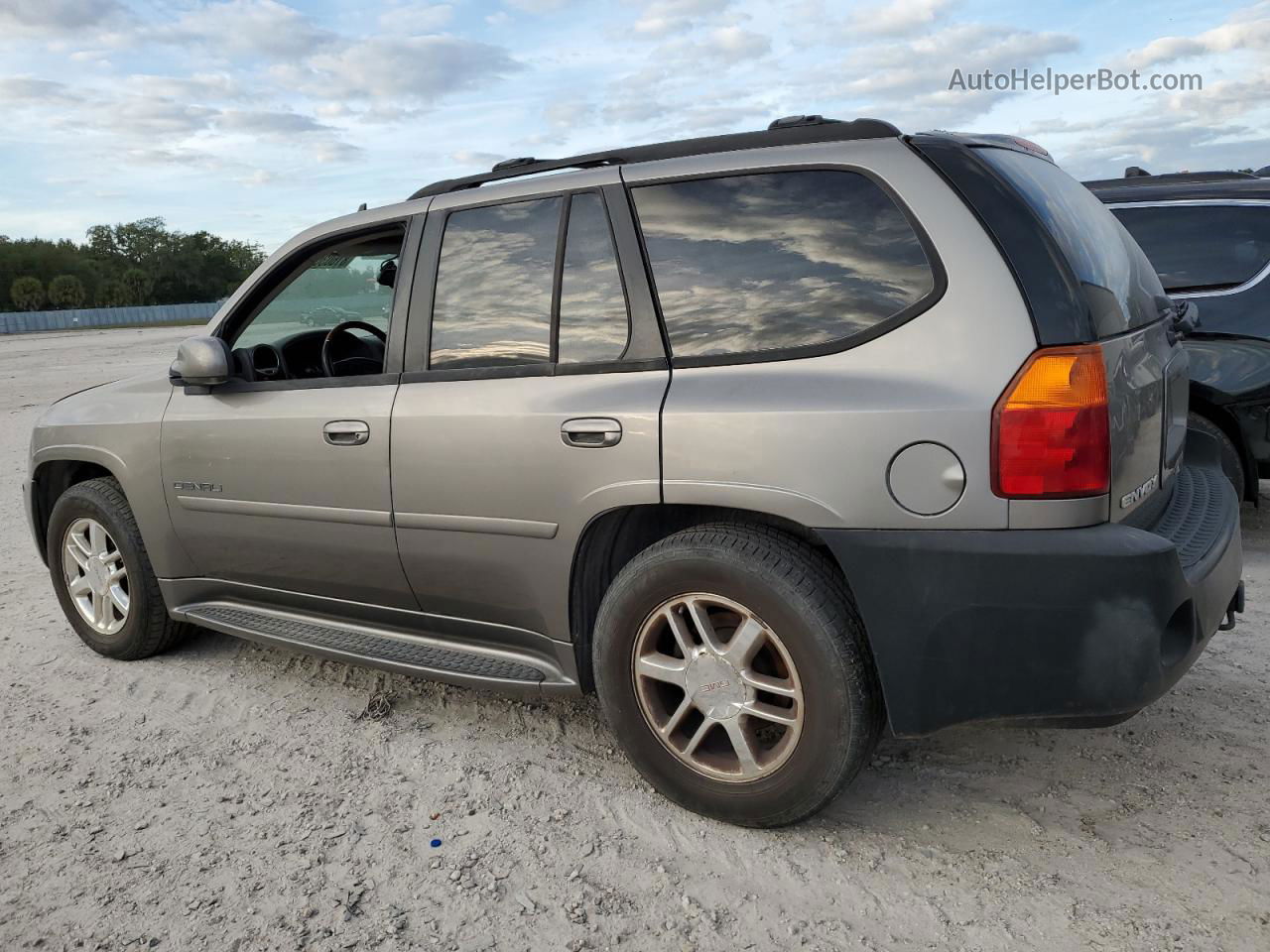 2007 Gmc Envoy Denali Silver vin: 1GKES63M272219885