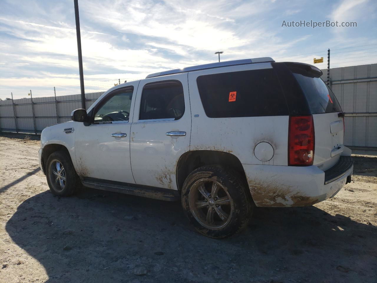 2007 Gmc Yukon  White vin: 1GKFK13037R200337