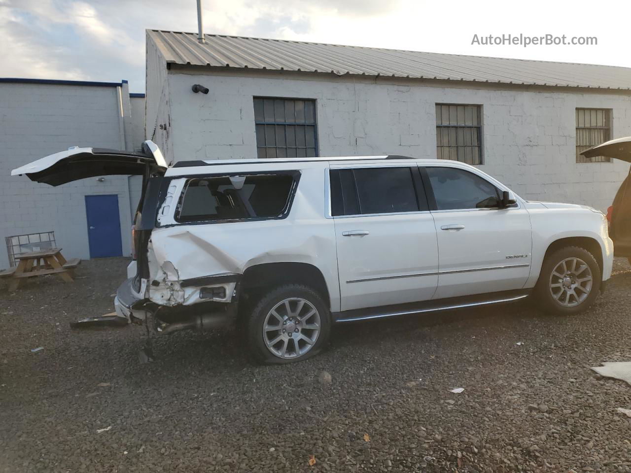 2017 Gmc Yukon Xl Denali White vin: 1GKS2HKJ1HR287397