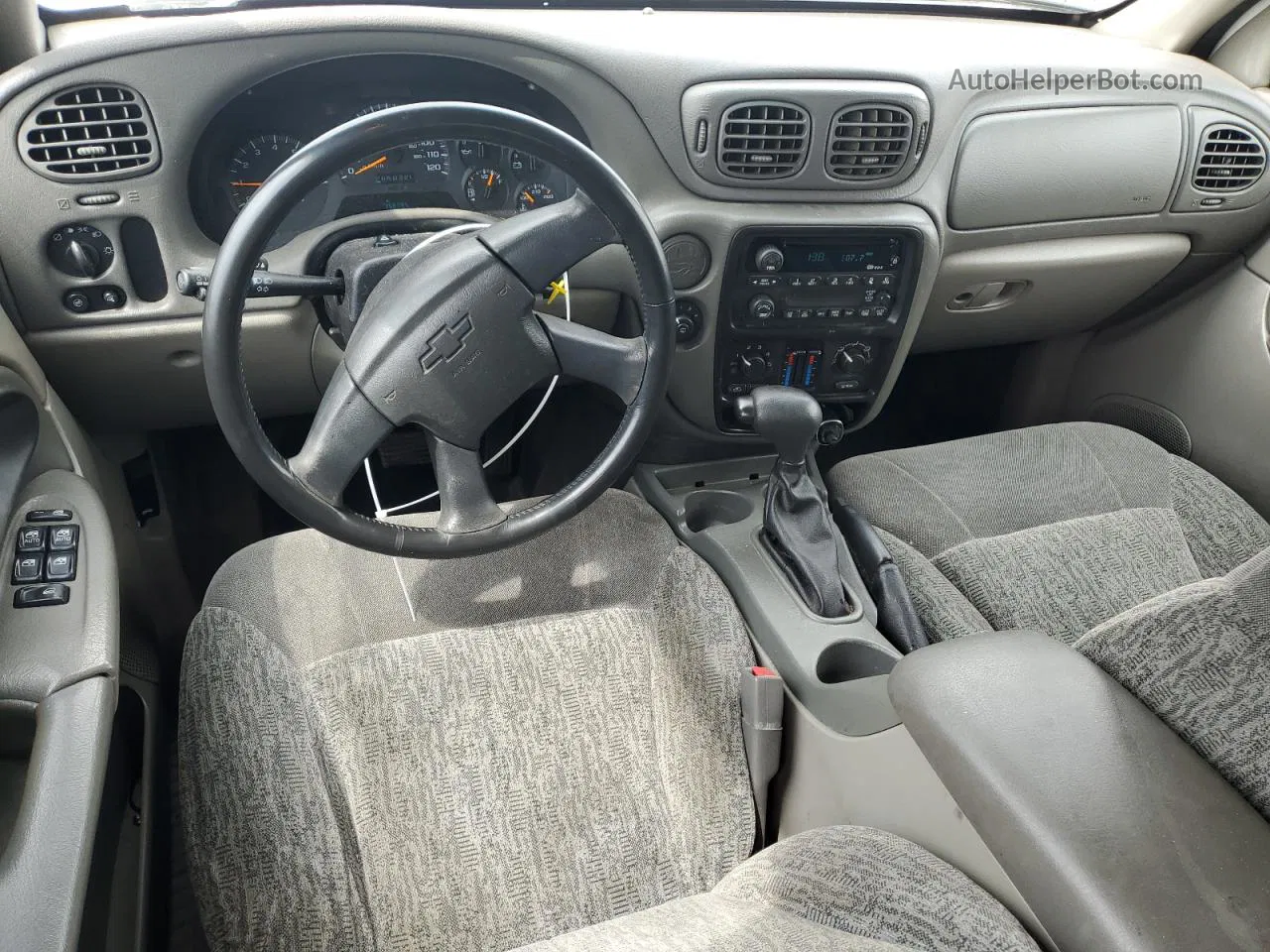 2002 Chevrolet Trailblazer  White vin: 1GNDS13SX22444659