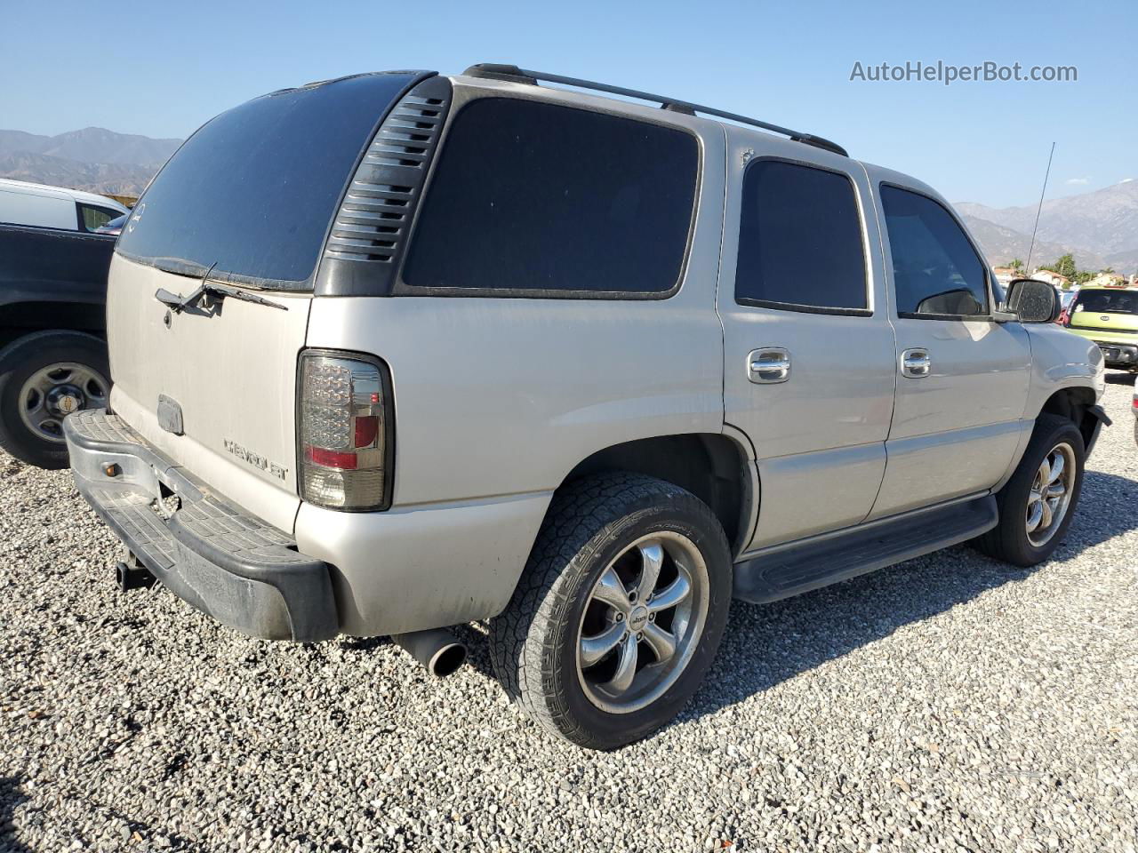 2004 Chevrolet Tahoe C1500 Silver vin: 1GNEC13V54R267640