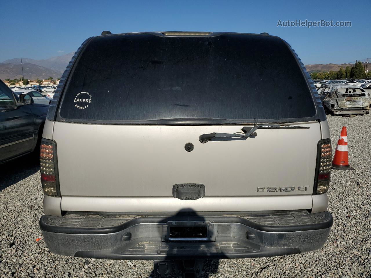 2004 Chevrolet Tahoe C1500 Silver vin: 1GNEC13V54R267640