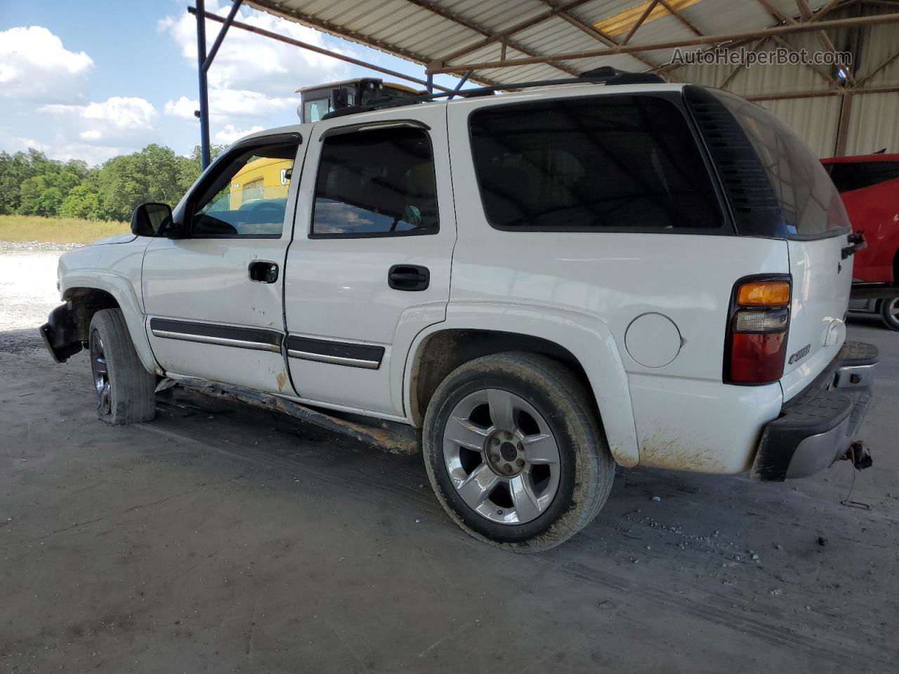 2004 Chevrolet Tahoe C1500 White vin: 1GNEC13V64R220245