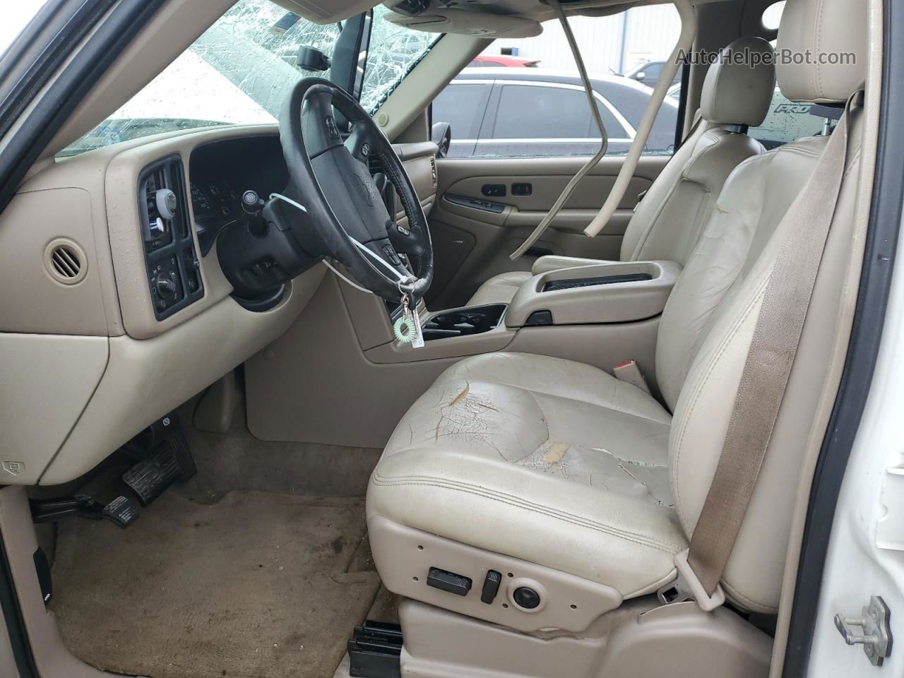 2004 Chevrolet Tahoe C1500 White vin: 1GNEC13Z04J298179