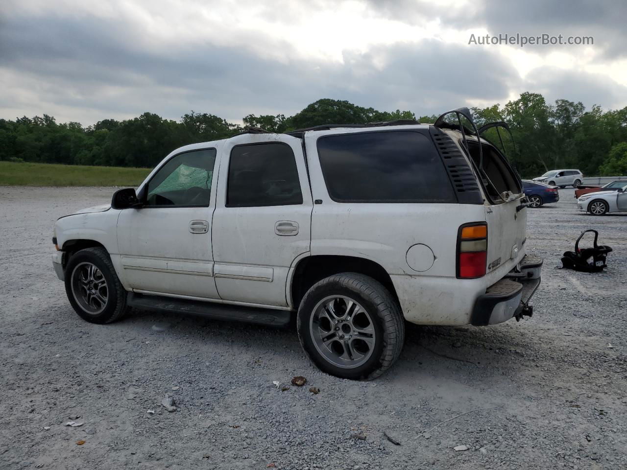 2004 Chevrolet Tahoe C1500 White vin: 1GNEC13Z84R117573