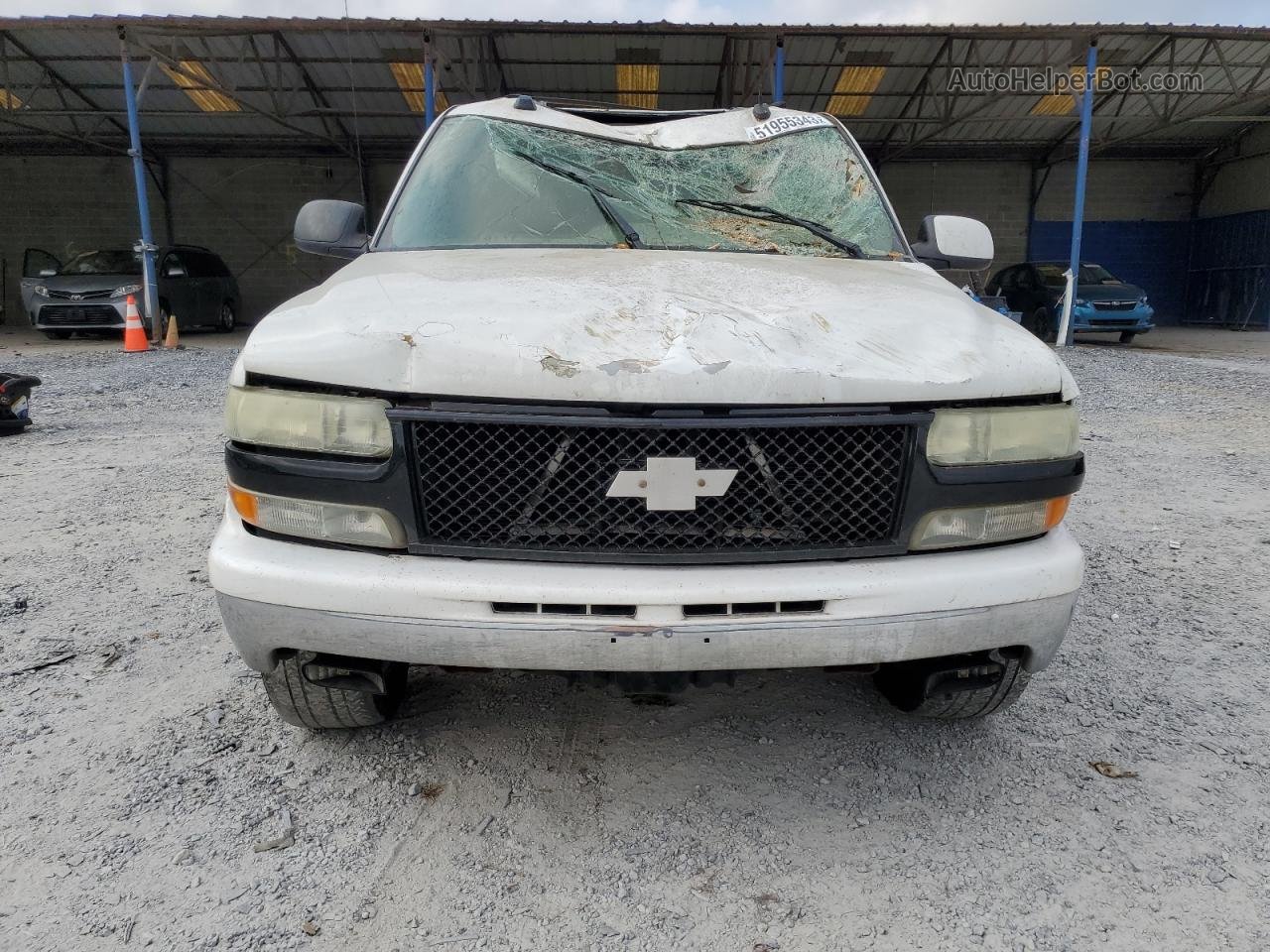 2004 Chevrolet Tahoe C1500 White vin: 1GNEC13Z84R117573