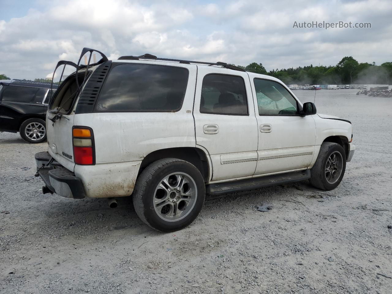 2004 Chevrolet Tahoe C1500 White vin: 1GNEC13Z84R117573