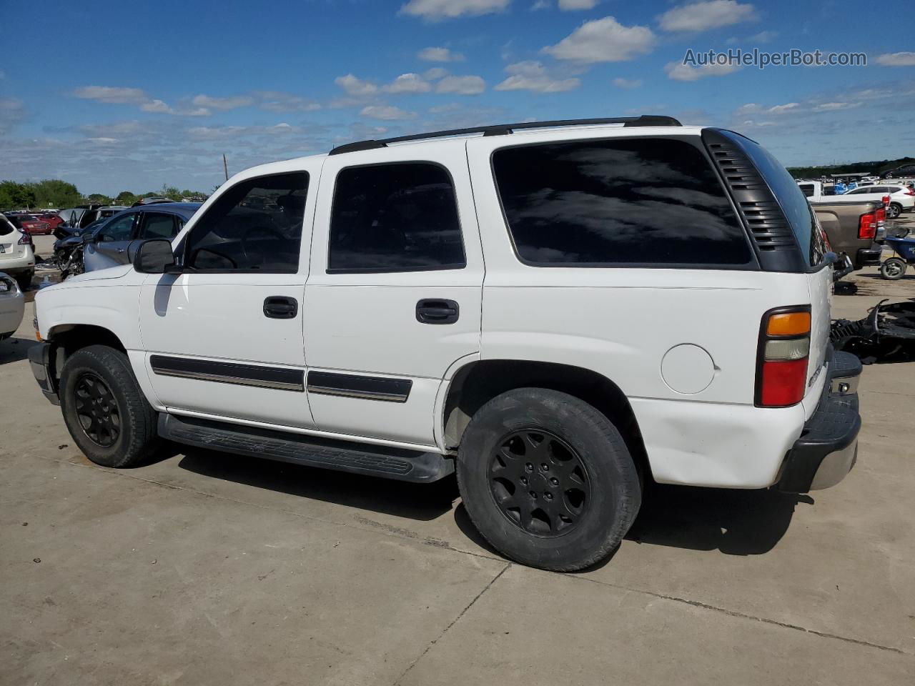 2004 Chevrolet Tahoe C1500 White vin: 1GNEC13ZX4R314714