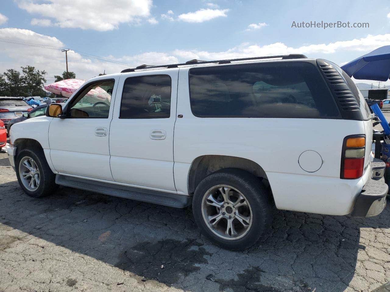 2005 Chevrolet Suburban C1500 White vin: 1GNEC16Z05J176029