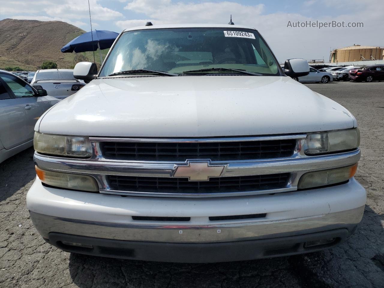 2005 Chevrolet Suburban C1500 White vin: 1GNEC16Z05J176029