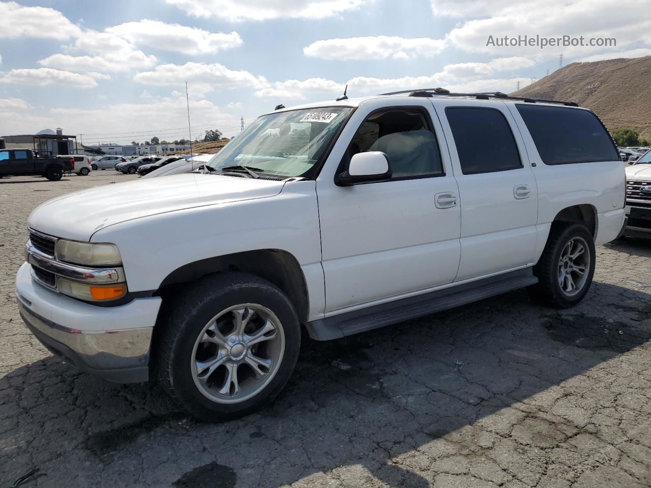 2005 Chevrolet Suburban C1500 White vin: 1GNEC16Z05J176029