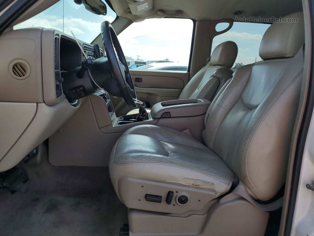 2005 Chevrolet Suburban C1500 Белый vin: 1GNEC16Z05J176029