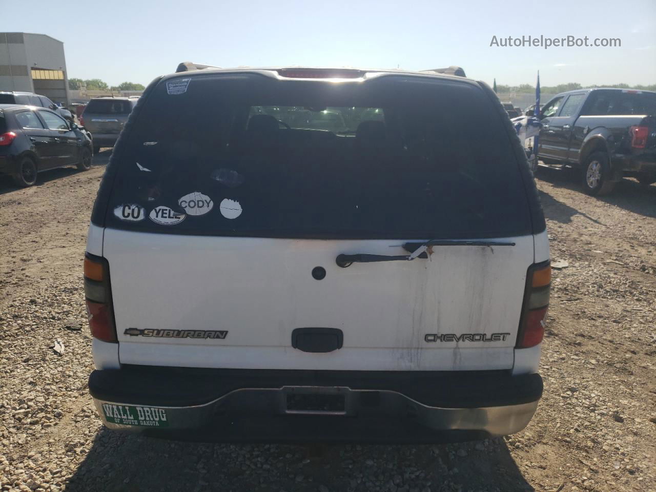 2005 Chevrolet Suburban C1500 White vin: 1GNEC16Z65J101643