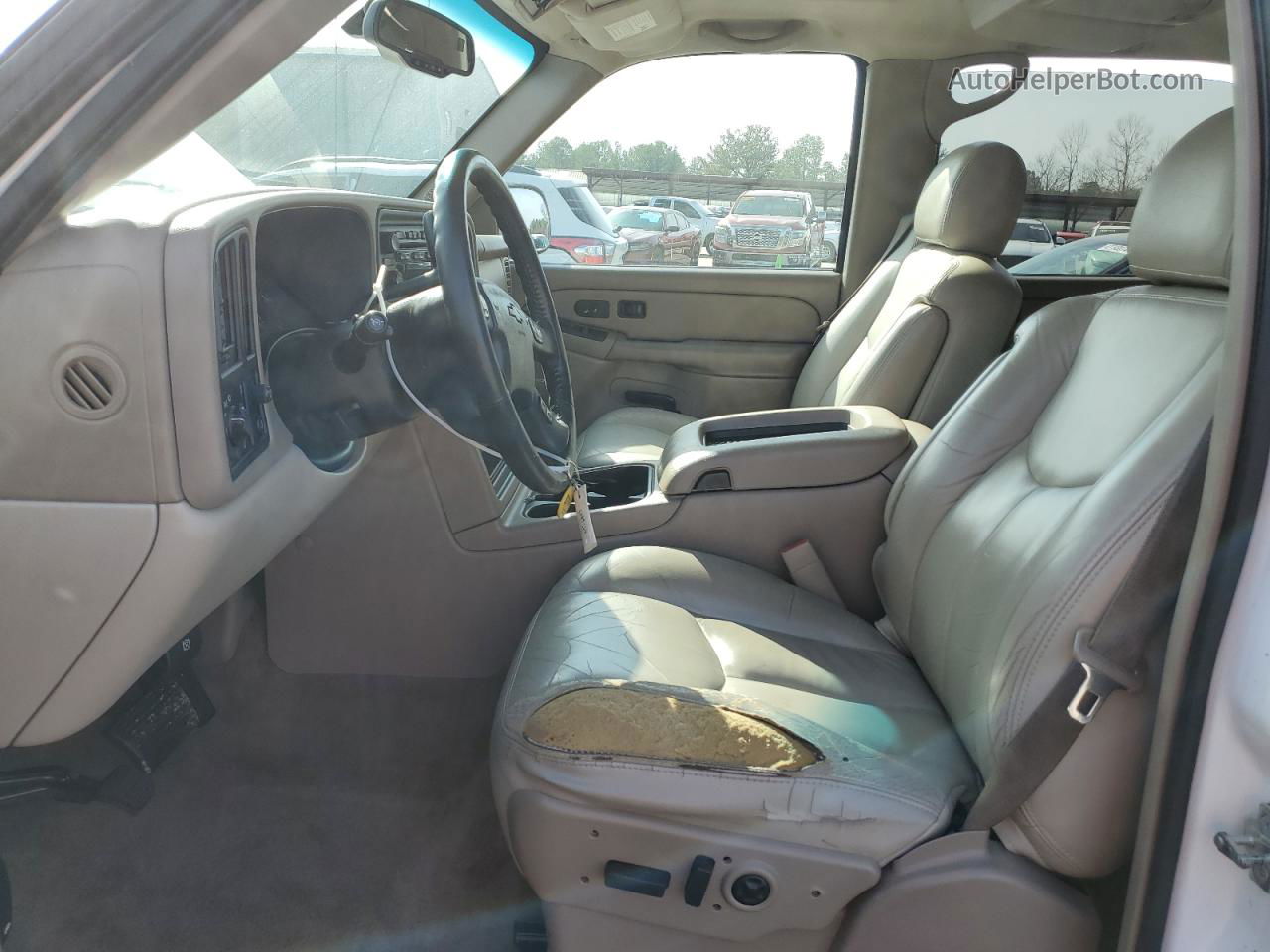 2005 Chevrolet Suburban C1500 Белый vin: 1GNEC16Z65J197399