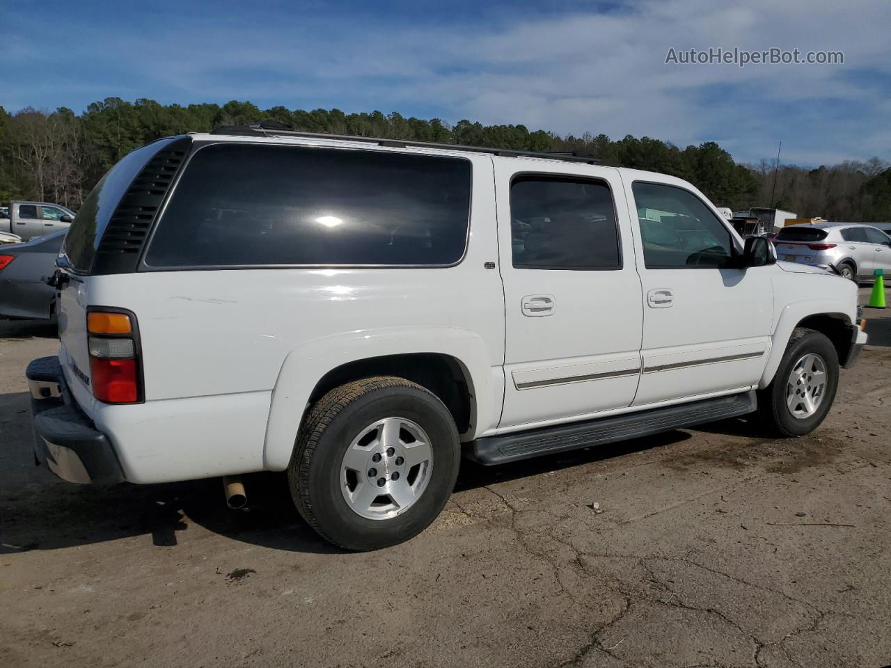 2005 Chevrolet Suburban C1500 White vin: 1GNEC16Z65J197399